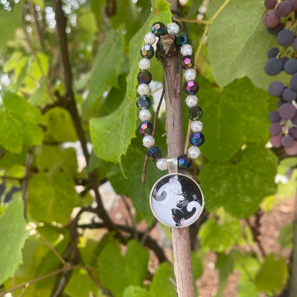 Elegant Multicolor Beaded Bracelet with Artistic Pendant